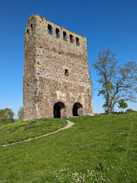 Burgruine am Steinbruch Hundisburg