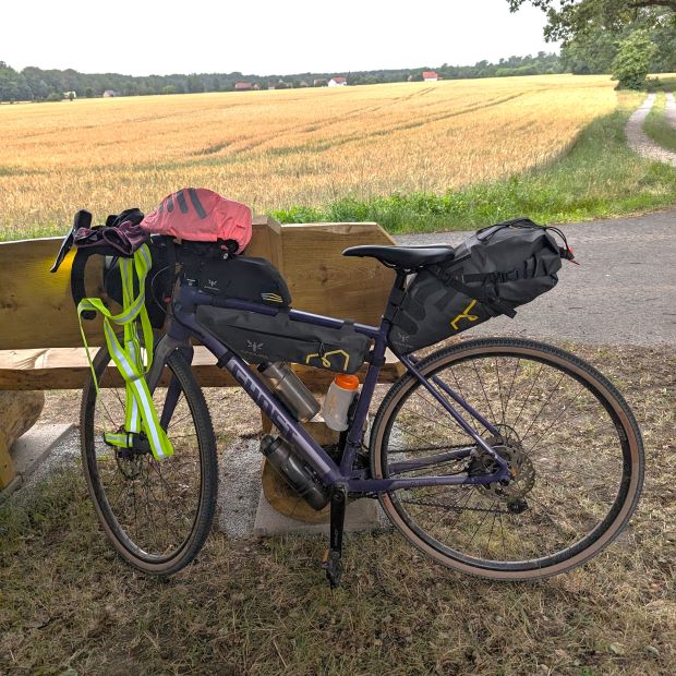 Gravelbike mit Rahmentaschen für Bikepacking