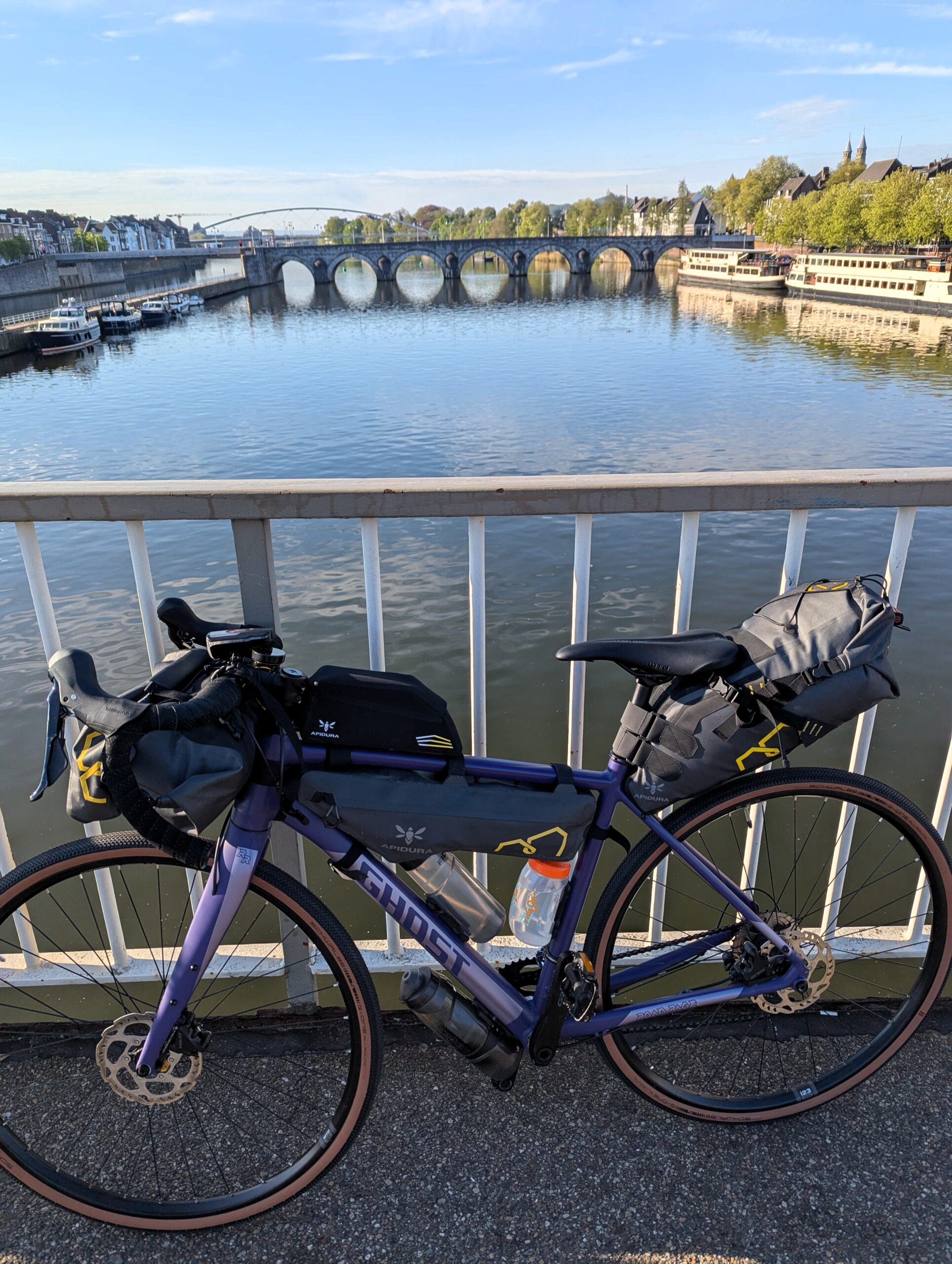 Gravelbike Ghost Road Rage mit Bikepackingtaschen von apidura in Maastricht