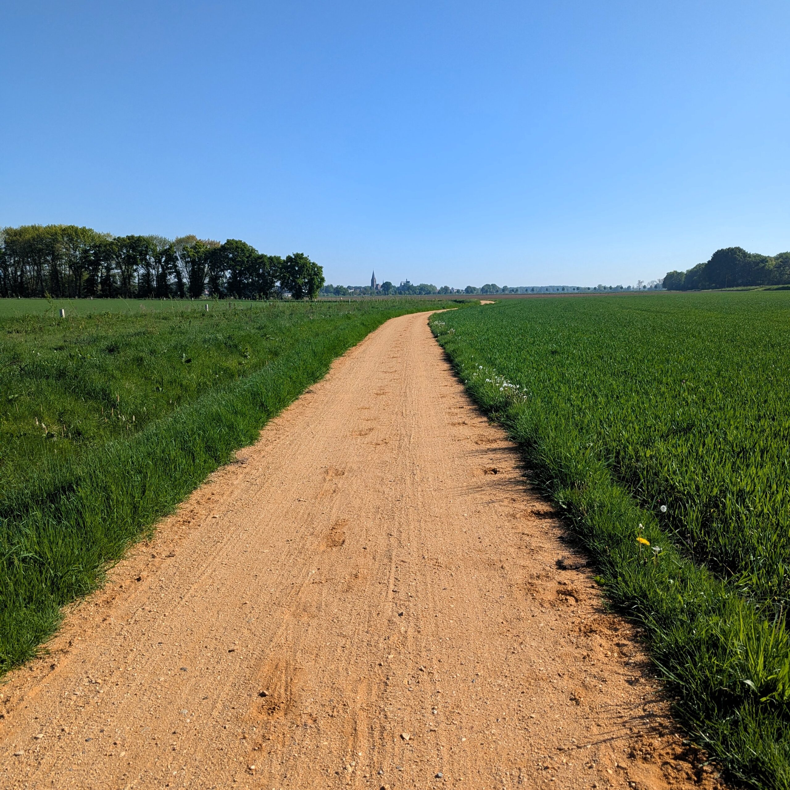 Gravelstraße auf dem Maas- Radweg