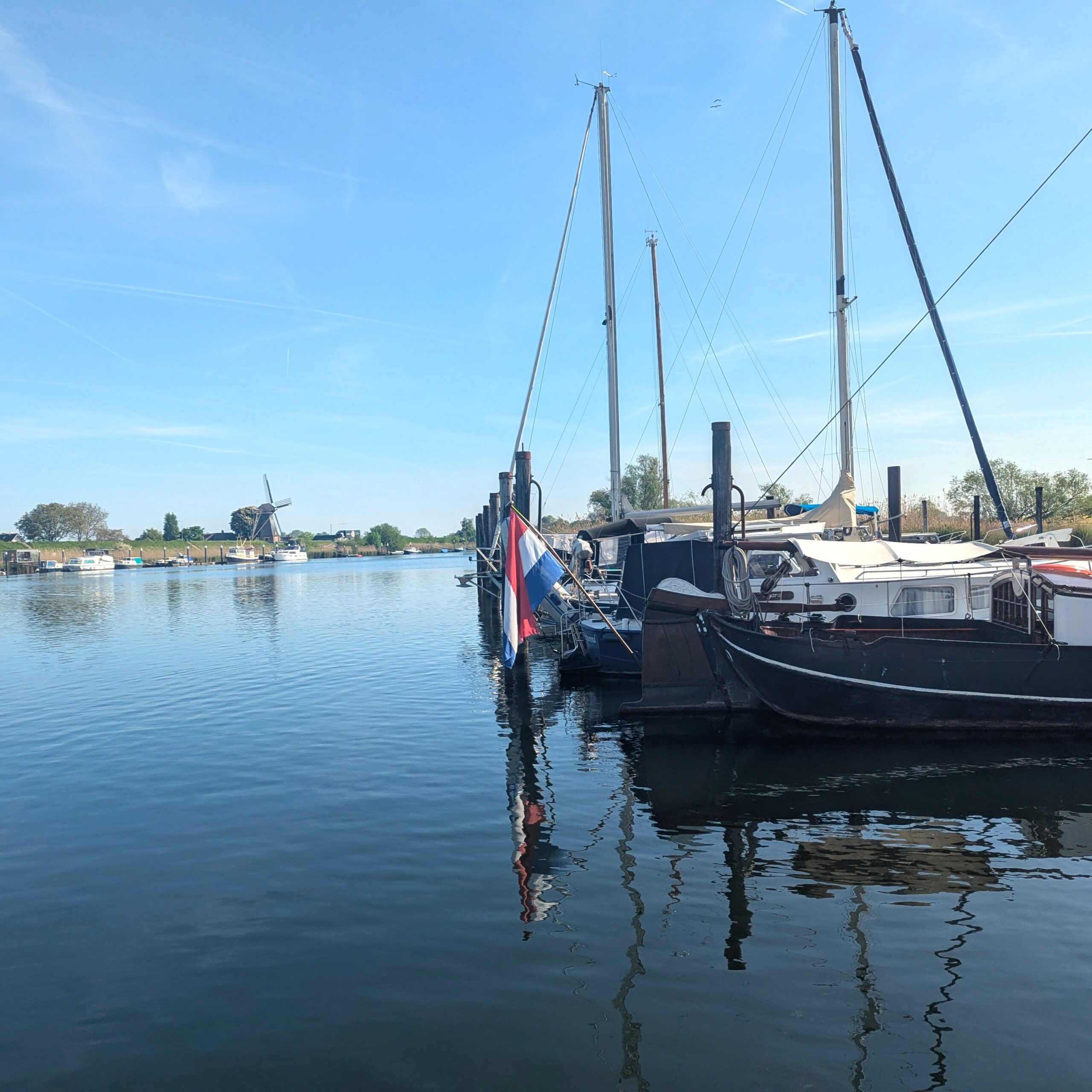 Kleiner Hafen am Maas- Radweg
