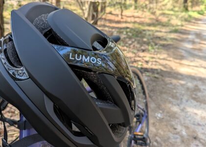 Lumos Ultra Fly Pro im Test: Fahrradhelm mit MIPS und Stil