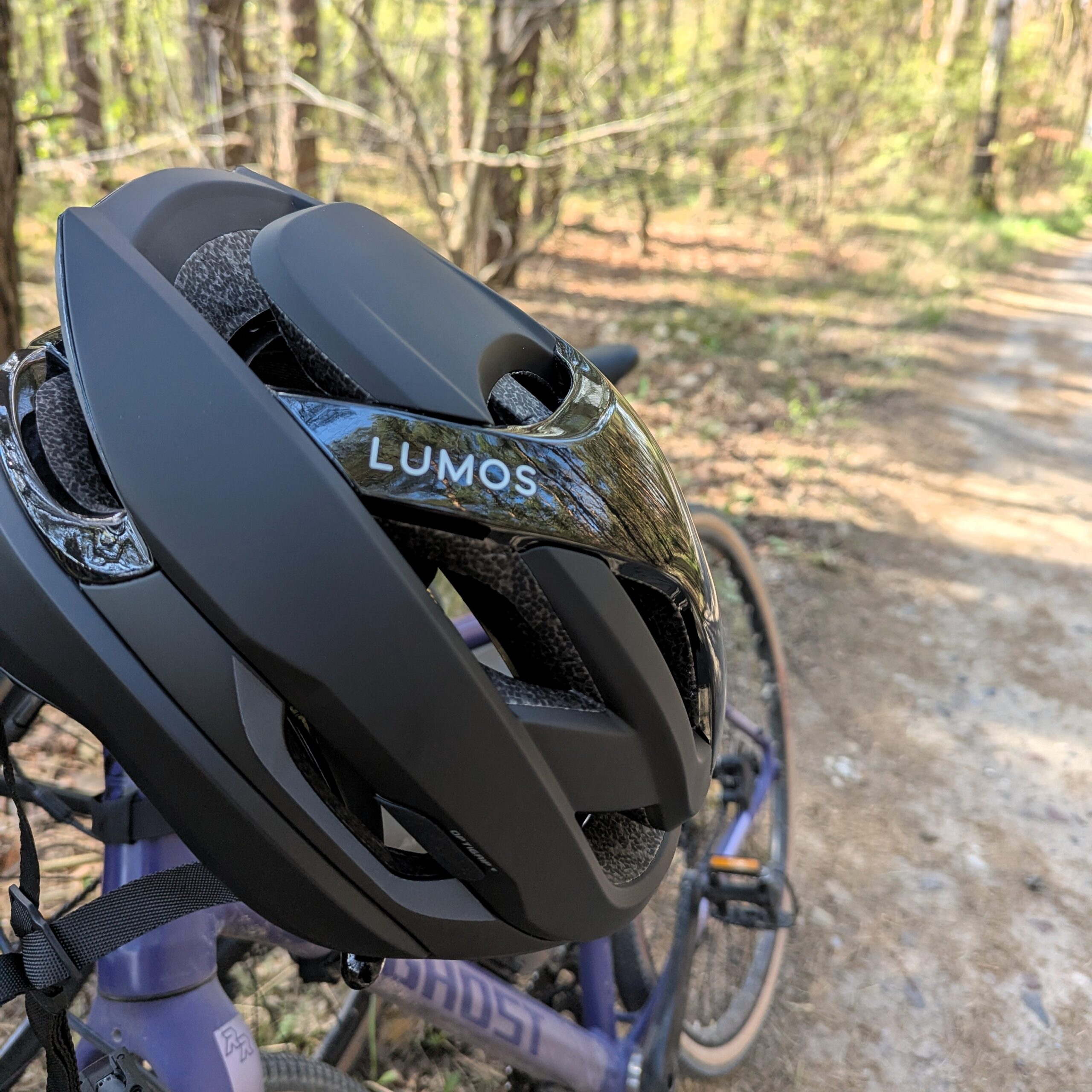 Lumos Ultra Fly Pro im Test: Fahrradhelm mit MIPS und Stil