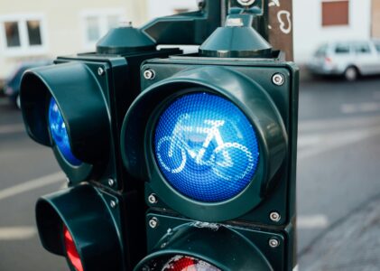 Von Ampel zu Ampel gegen Klischees