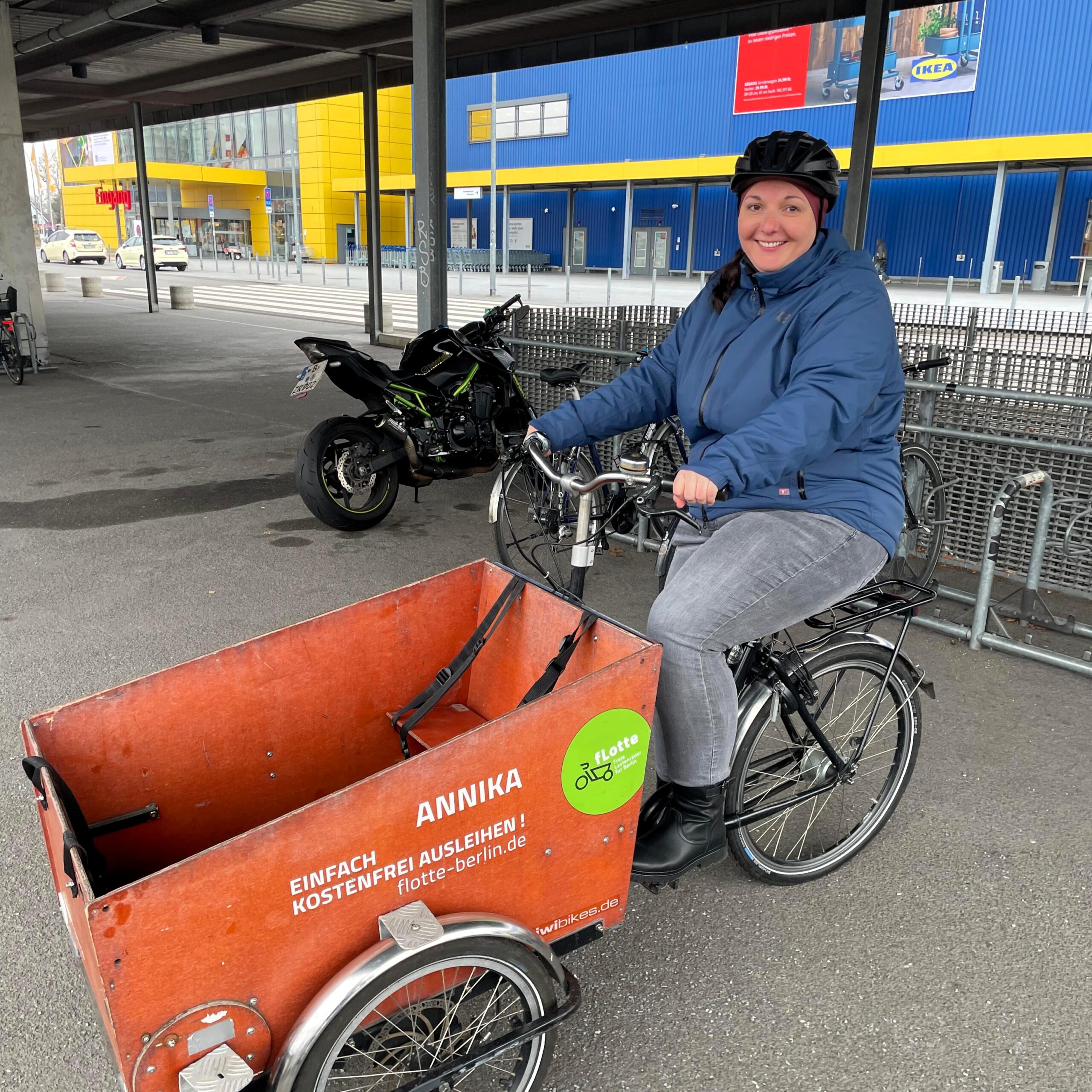 fLotte Berlin Lastenrad bei IKEA Lichtenberg