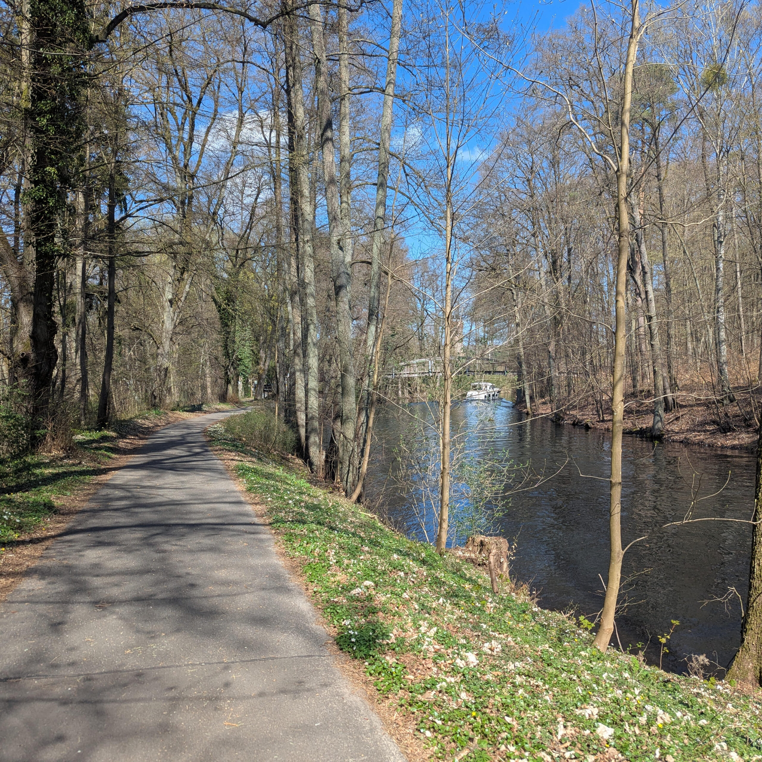 Schöner Fuß und Radweg in Eichhorst am Berlin Usedom Radweg