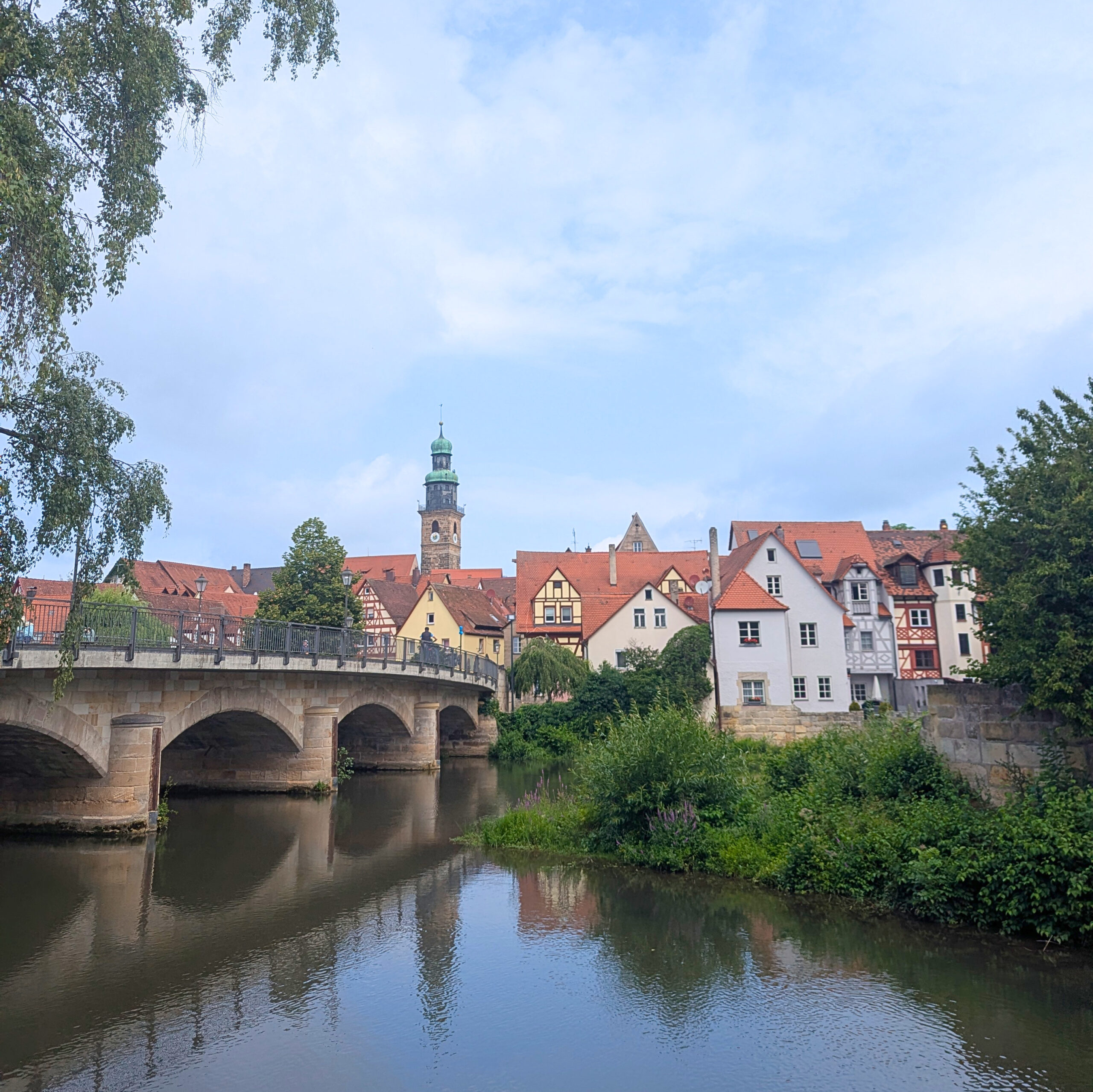 Blick auf Lauf an der Pegnitz über Brücke und Fluss