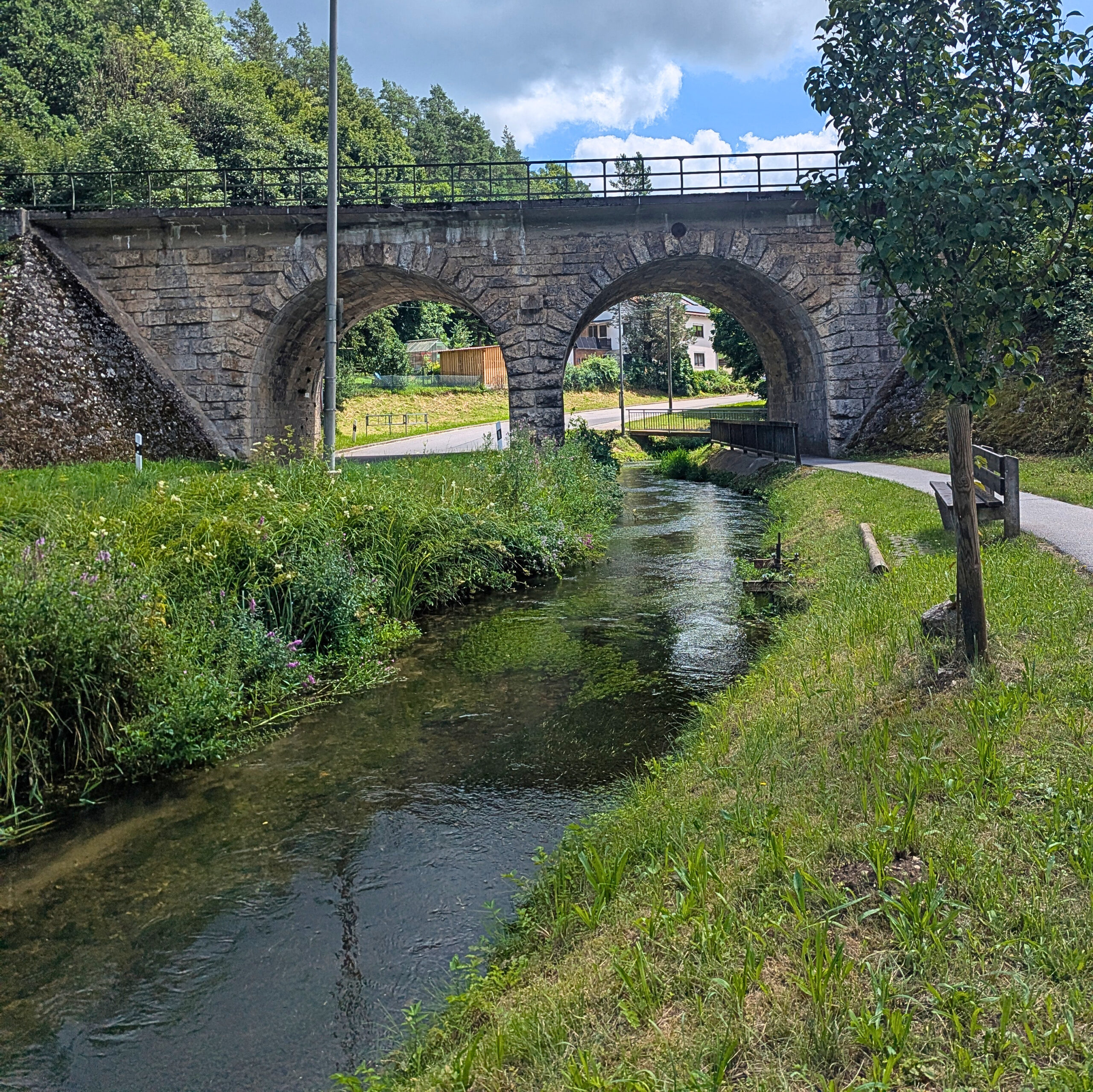 Idyllische Flüsse und Bäche am 5 Flüsse Radweg